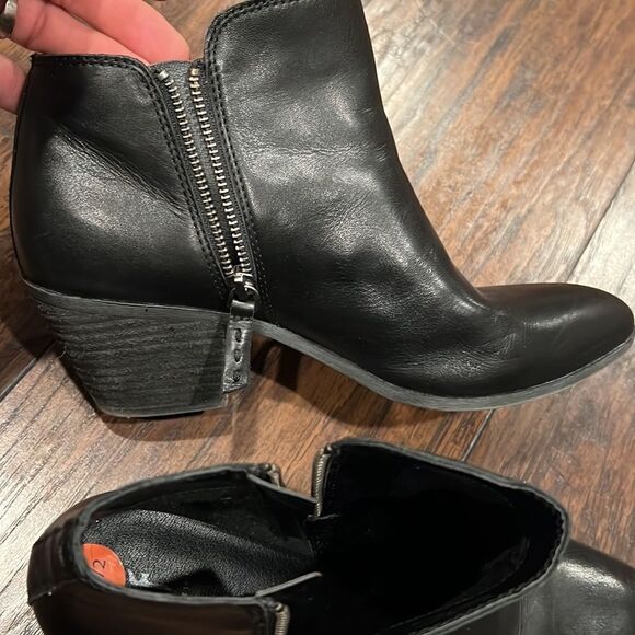 Frye Black Leather Judith Zip Bootie Sz. 9.5 in EUC - Picture 10 of 10